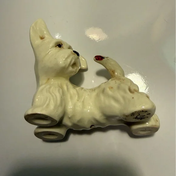 BESWICK DOG WITH LADYBIRD ON TAIL FIGURE 907 gloss - Picture 3 of 4